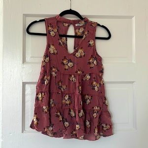 Sleeveless floral tiered blouse from American Eagle. Size XS